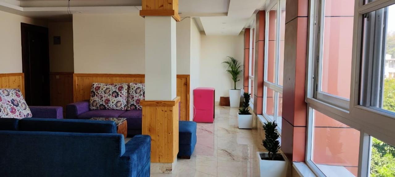 Hotel Maira Dehradun Esterno foto
