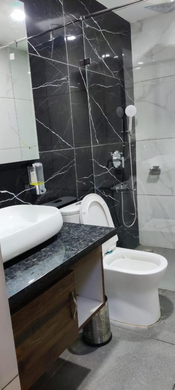 Hotel Maira Dehradun Esterno foto