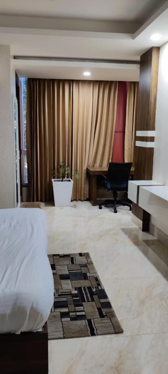 Hotel Maira Dehradun Esterno foto