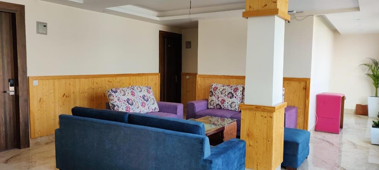 Hotel Maira Dehradun Esterno foto