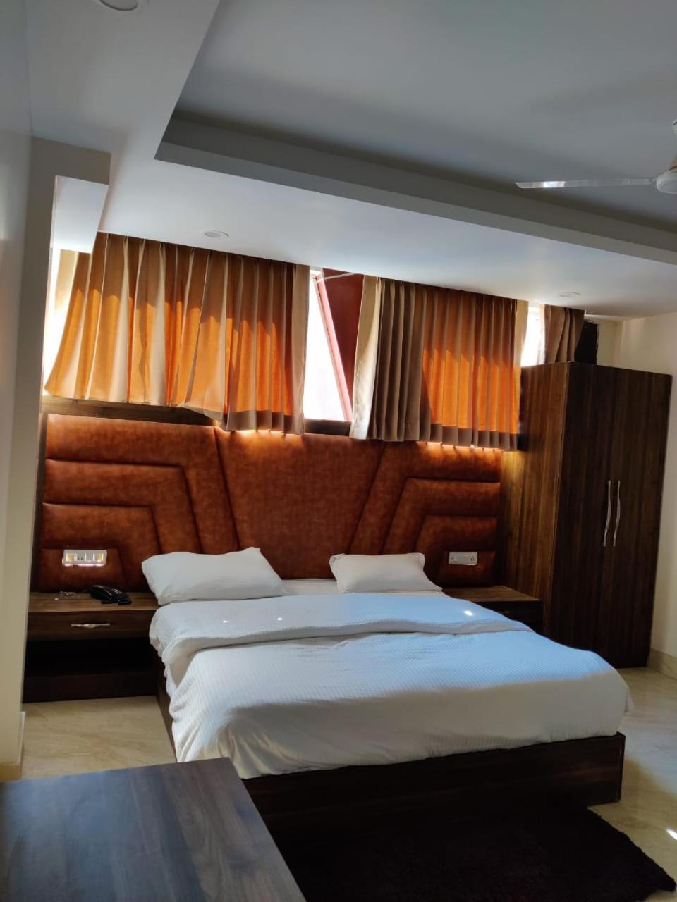 Hotel Maira Dehradun Esterno foto